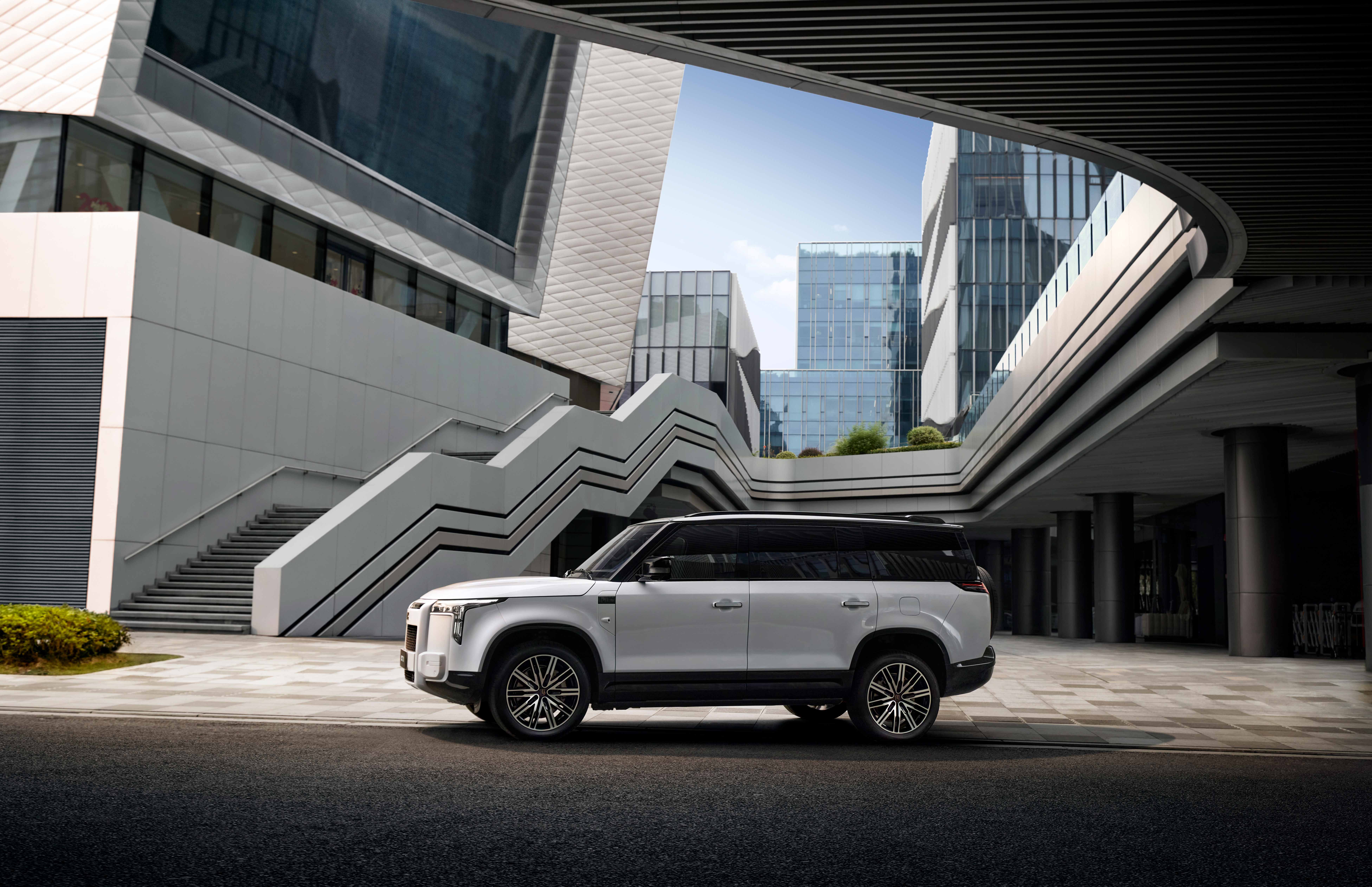 Flagship Large Luxury SUV